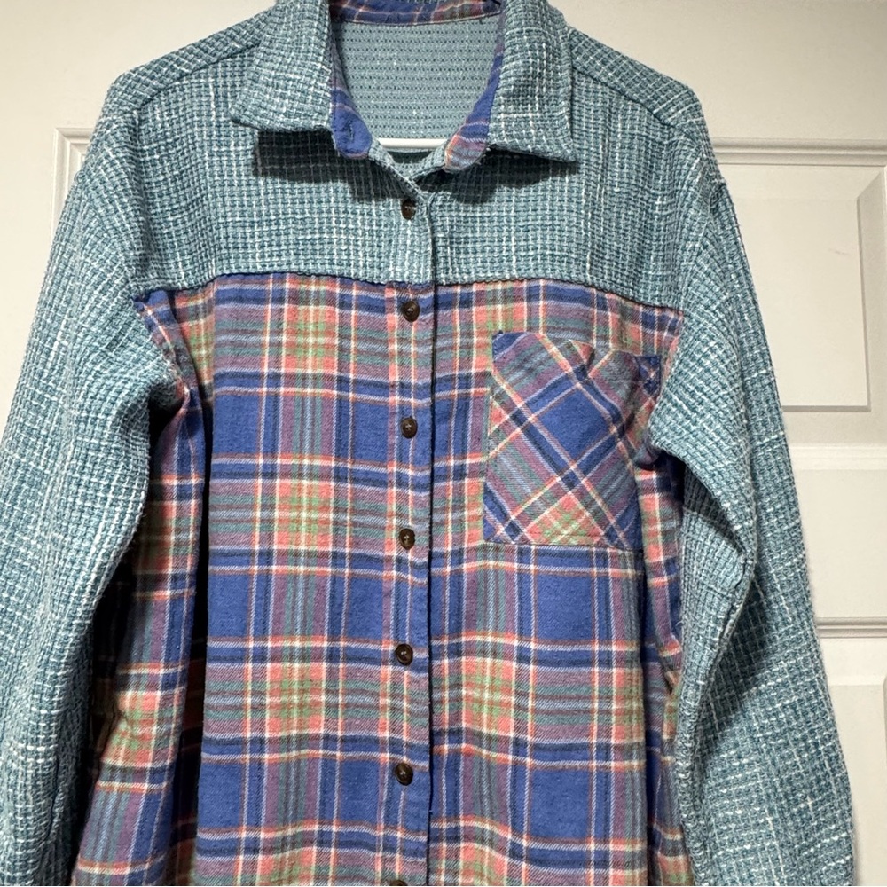 Plaid Button-Up Shirt with Pocket 06-0233 - Picture 4 of 8